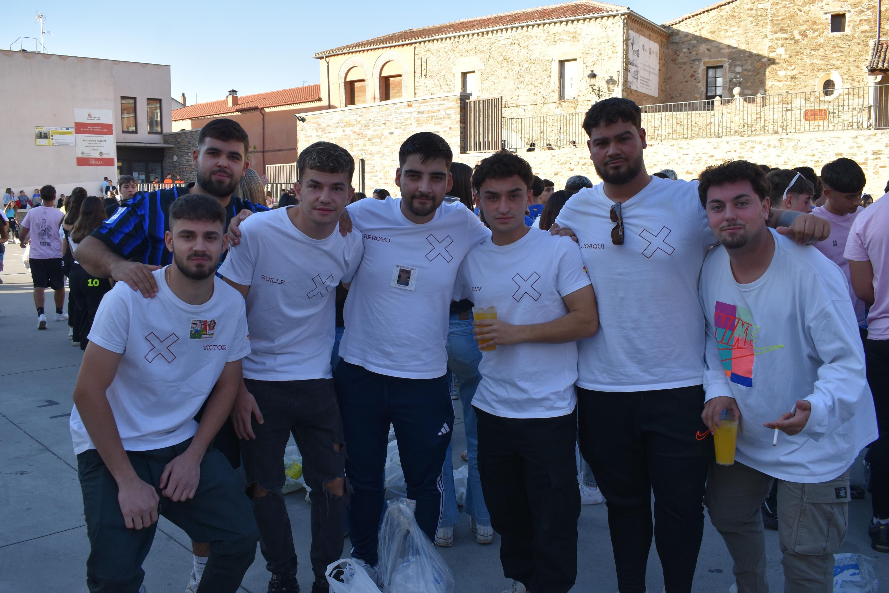 La ofrenda floral y el chupinazo dan color al arranque festivo en Alba de Tormes