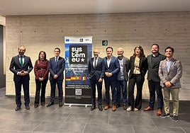 Óscar Lorenzo, delegado de Transferencia de la Universidad; Teresa Jiménez, gerente del Parque Científico; Federico Bueno, vicerrector de Transferencia; Mariano Muñoz, director general de Industria de la Junta; Pedro Martínez, concejal de Promoción Económica; Klaus Sailer, director en Strascheg Center for Entrepreneurship (SCE); Pavlina Vujović, jefa de Internacionalización en SCE; Moritz Hoffmann, jefe de desarrollo de ecosistemas en SCE y Emilio Corchado, CEO y cofundador de Startup Olé en la inauguración de SystemEU en el Parque Científico.