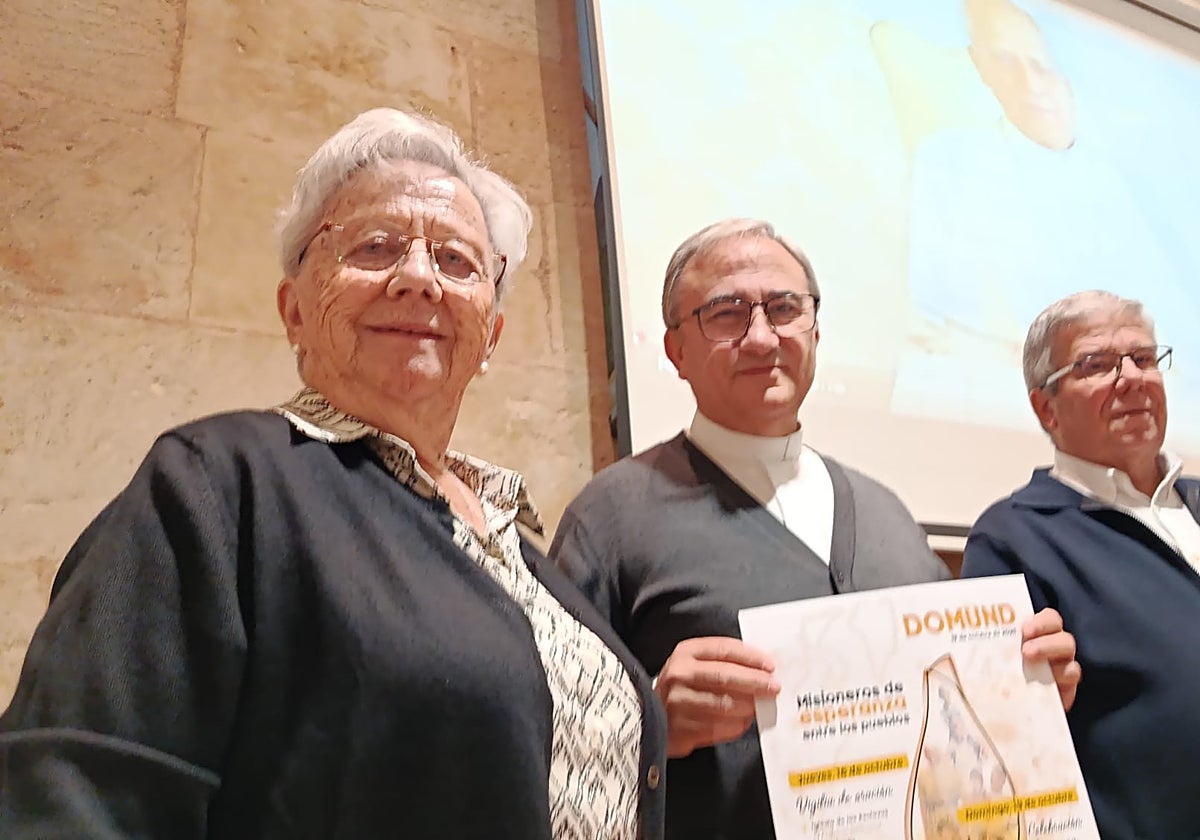 La misionera, Conchi López-Urrutia, el delegado de misiones en Salamanca, José Miguel González, y el padre agustino, Jesús Torres