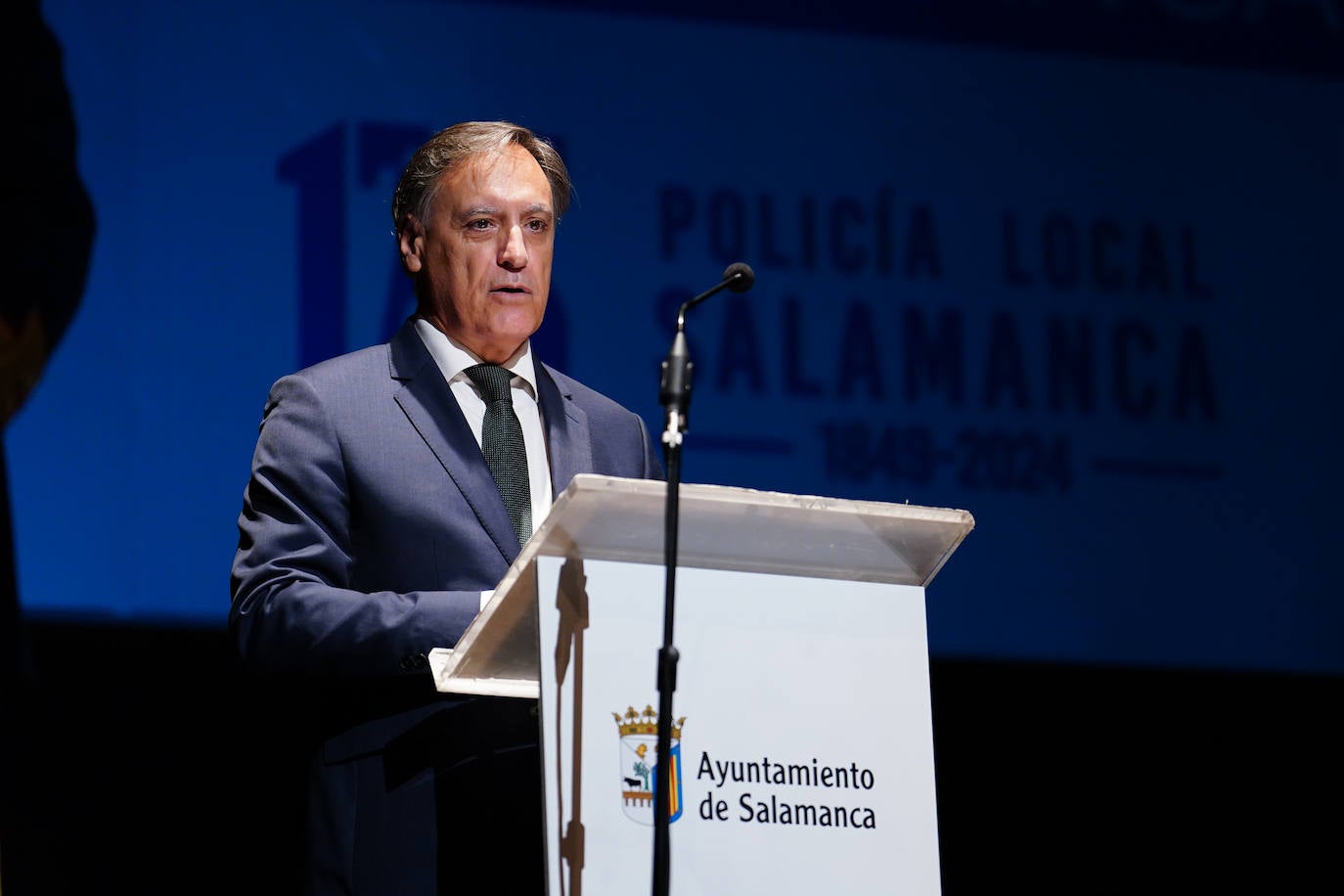 Homenaje a los que velan por la paz y el orden de la ciudad