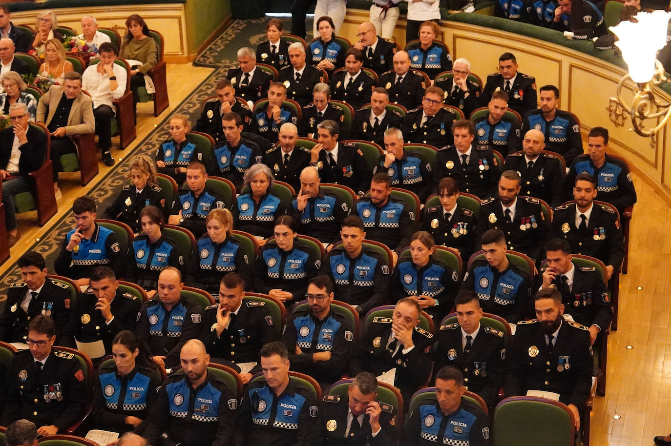 Homenaje a los que velan por la paz y el orden de la ciudad