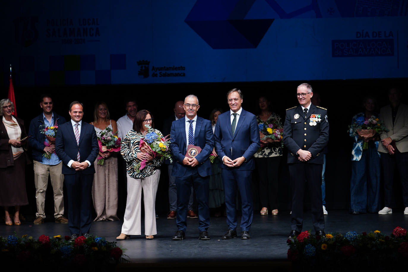Homenaje a los que velan por la paz y el orden de la ciudad