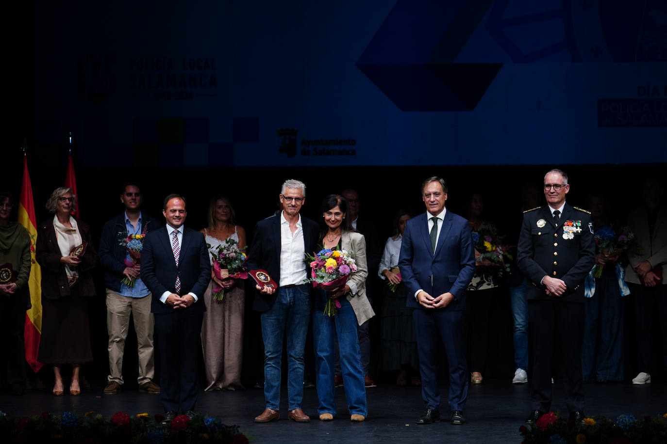 Homenaje a los que velan por la paz y el orden de la ciudad