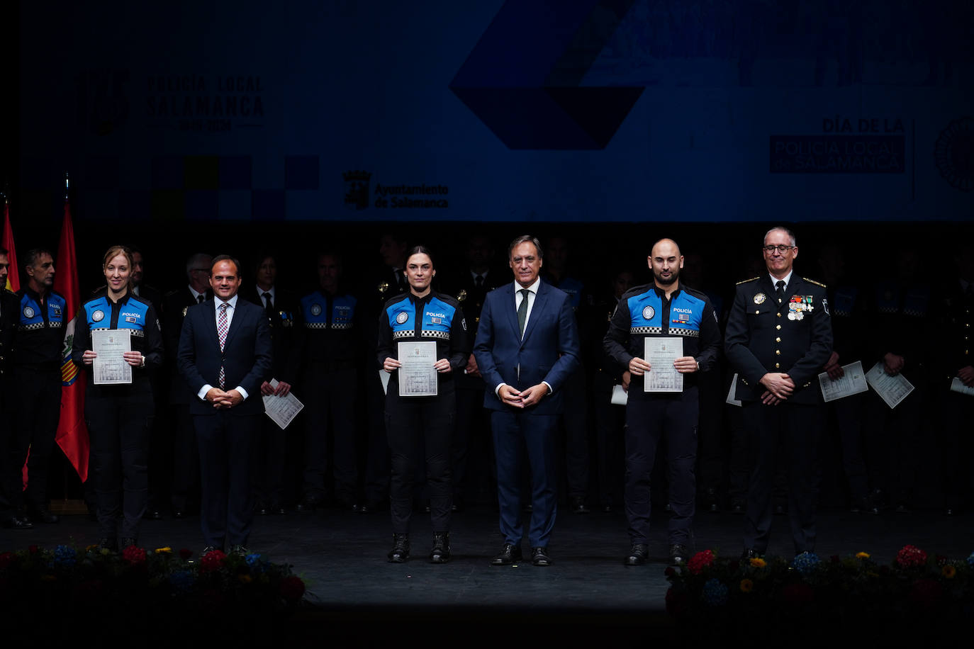 Homenaje a los que velan por la paz y el orden de la ciudad