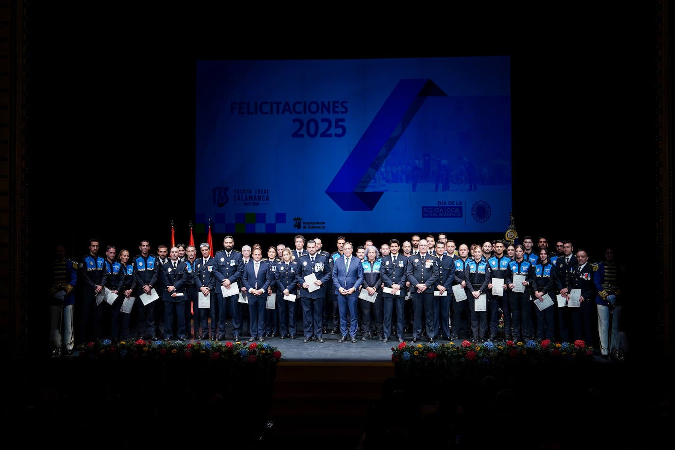 Homenaje a los que velan por la paz y el orden de la ciudad