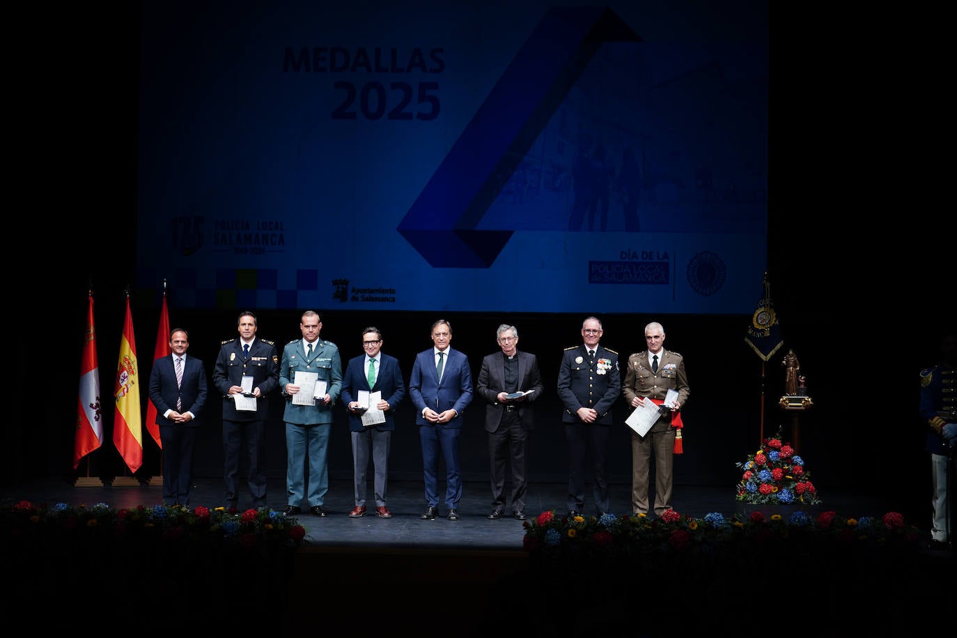 Homenaje a los que velan por la paz y el orden de la ciudad
