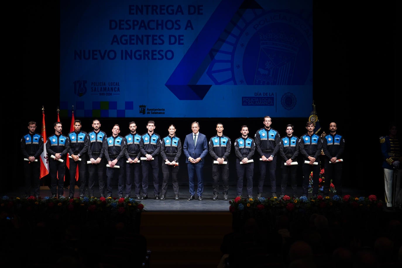 Homenaje a los que velan por la paz y el orden de la ciudad