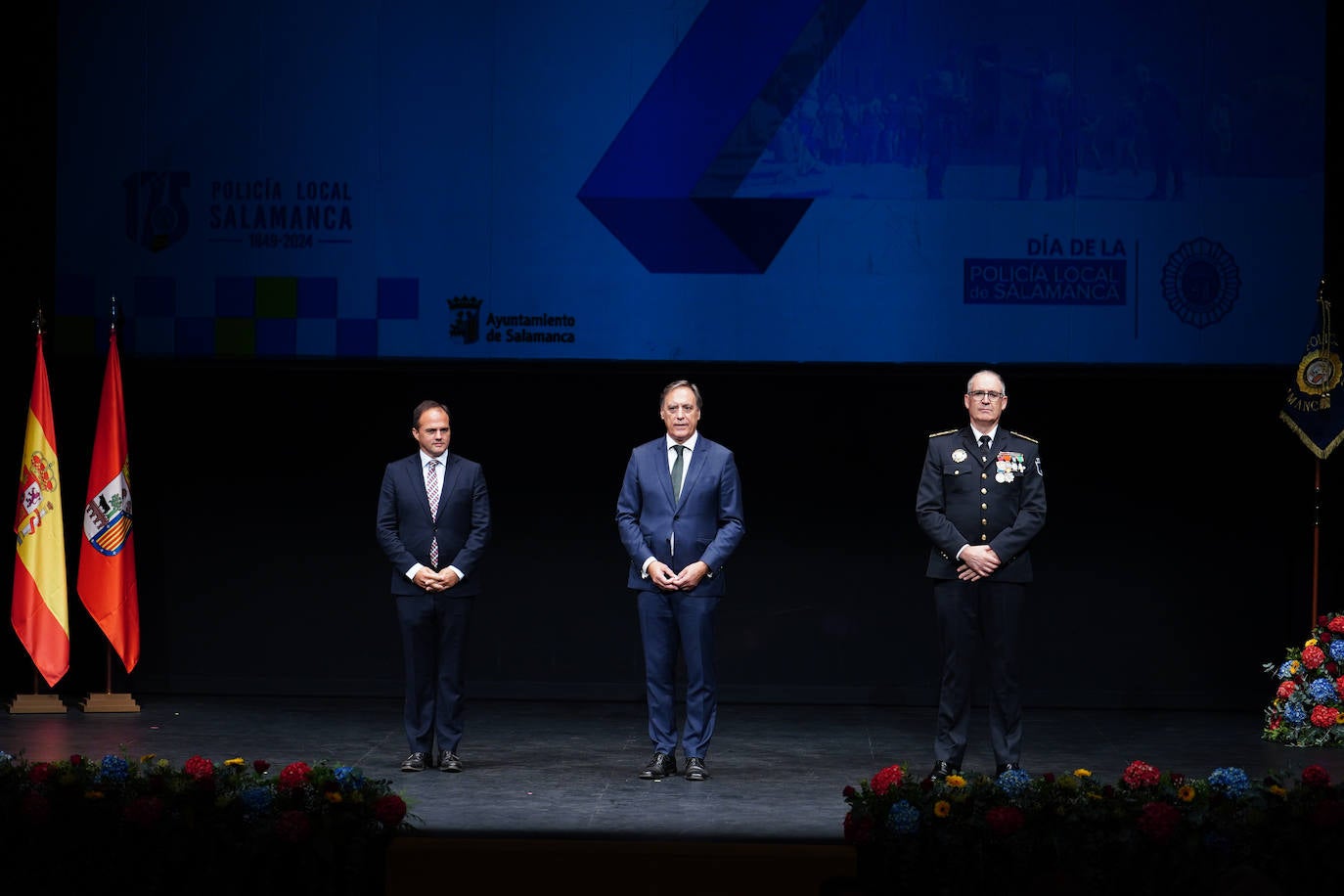 Homenaje a los que velan por la paz y el orden de la ciudad