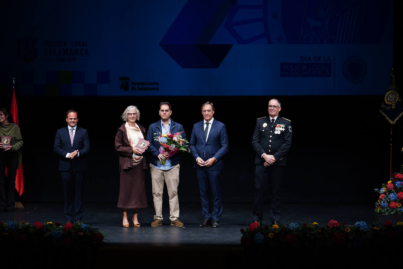 Homenaje a los que velan por la paz y el orden de la ciudad