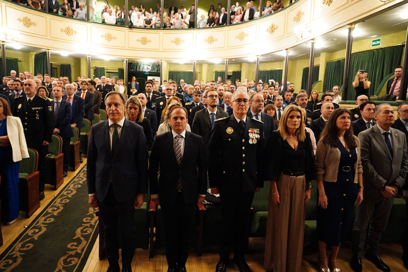 Homenaje a los que velan por la paz y el orden de la ciudad