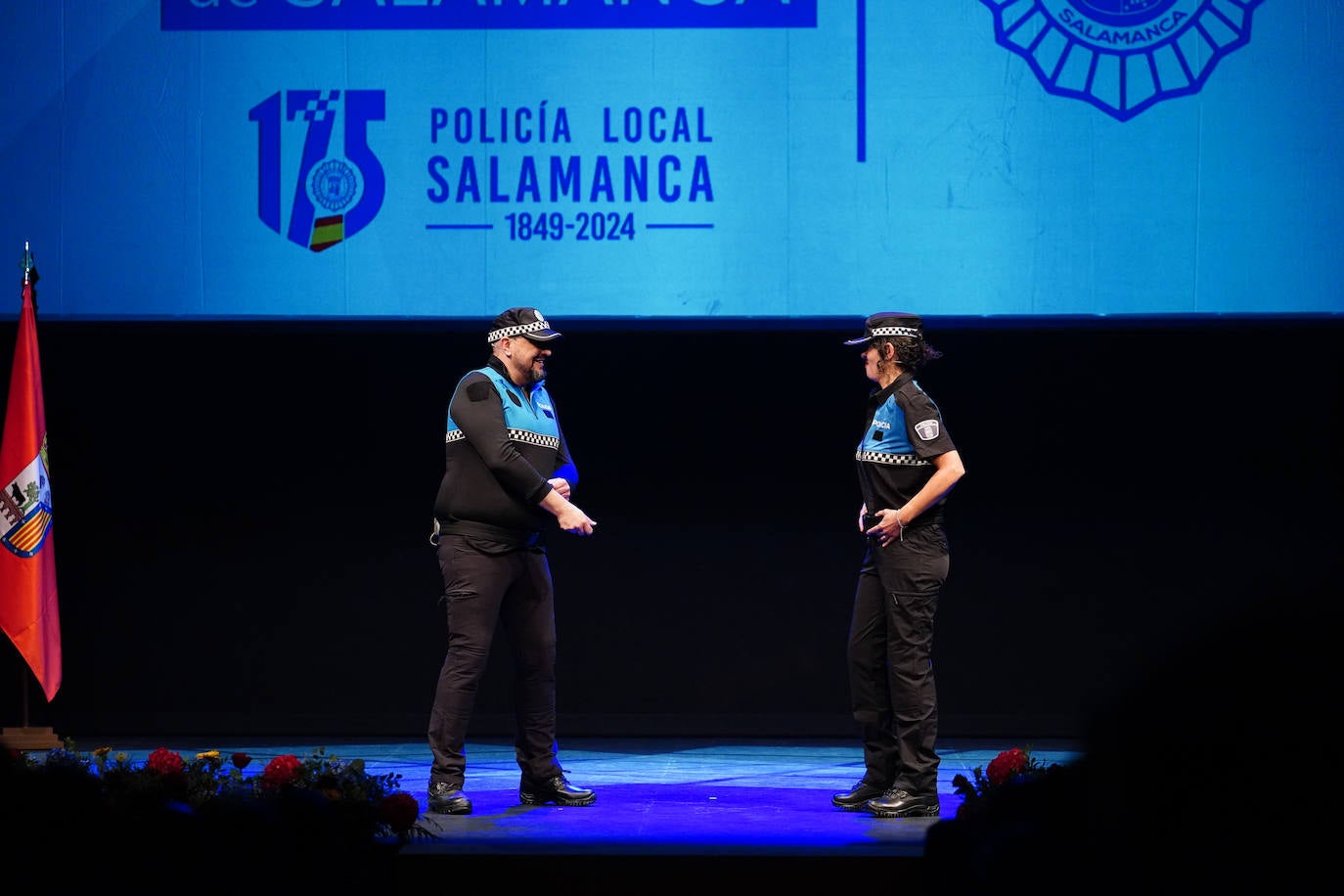 Homenaje a los que velan por la paz y el orden de la ciudad