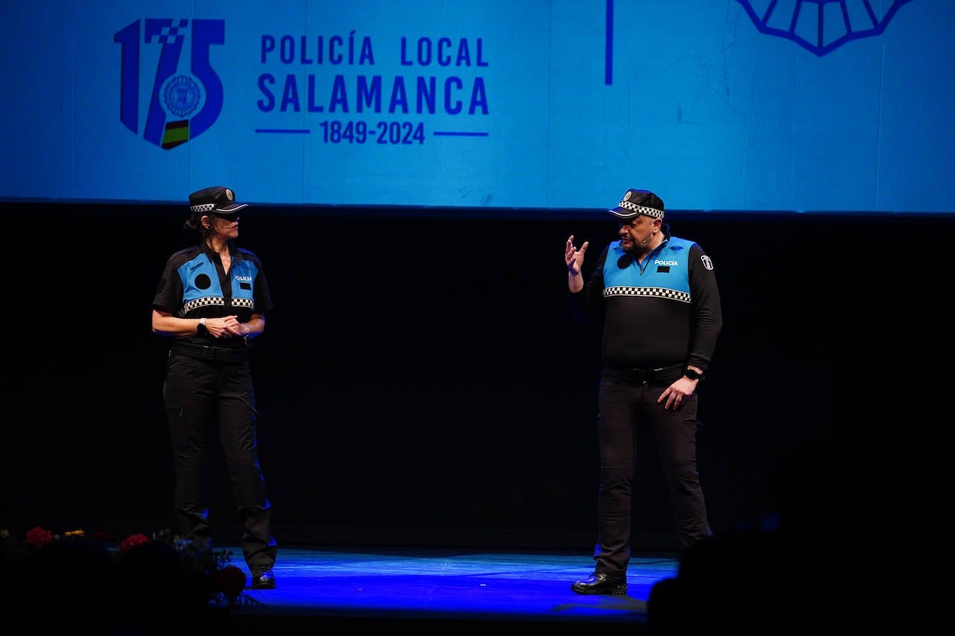 Homenaje a los que velan por la paz y el orden de la ciudad