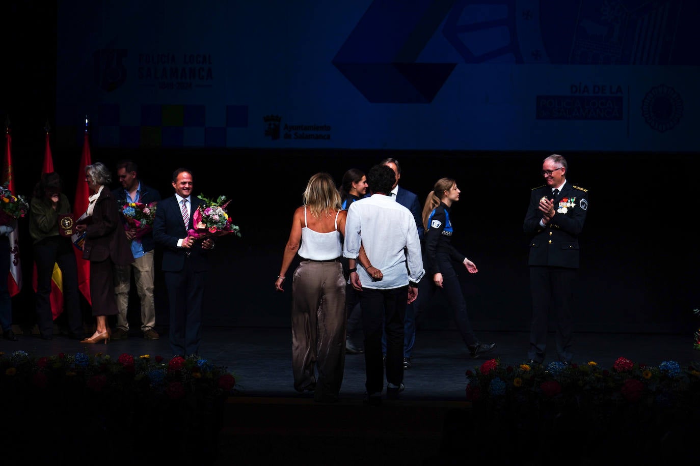 Homenaje a los que velan por la paz y el orden de la ciudad