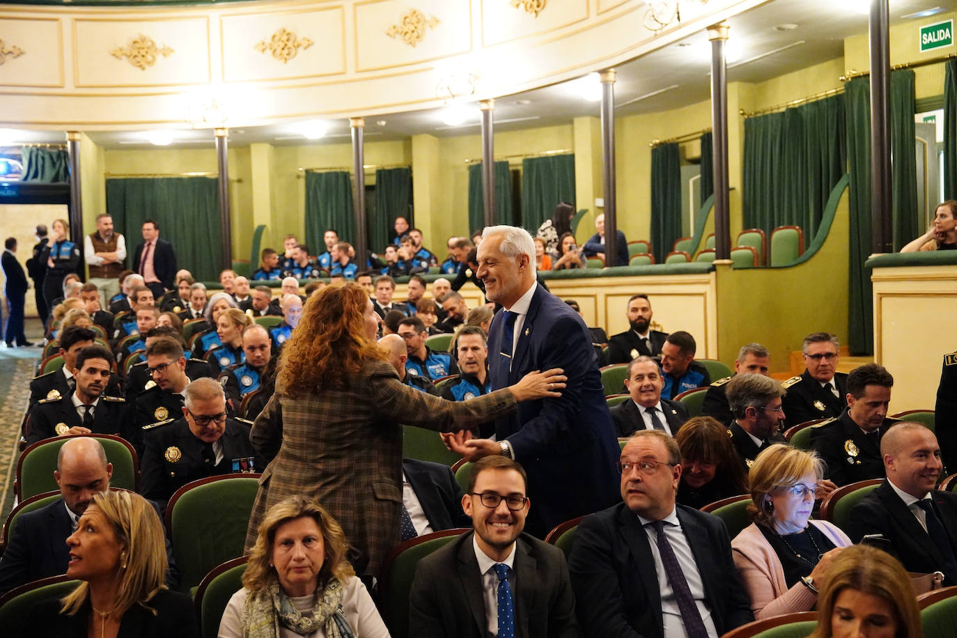Homenaje a los que velan por la paz y el orden de la ciudad