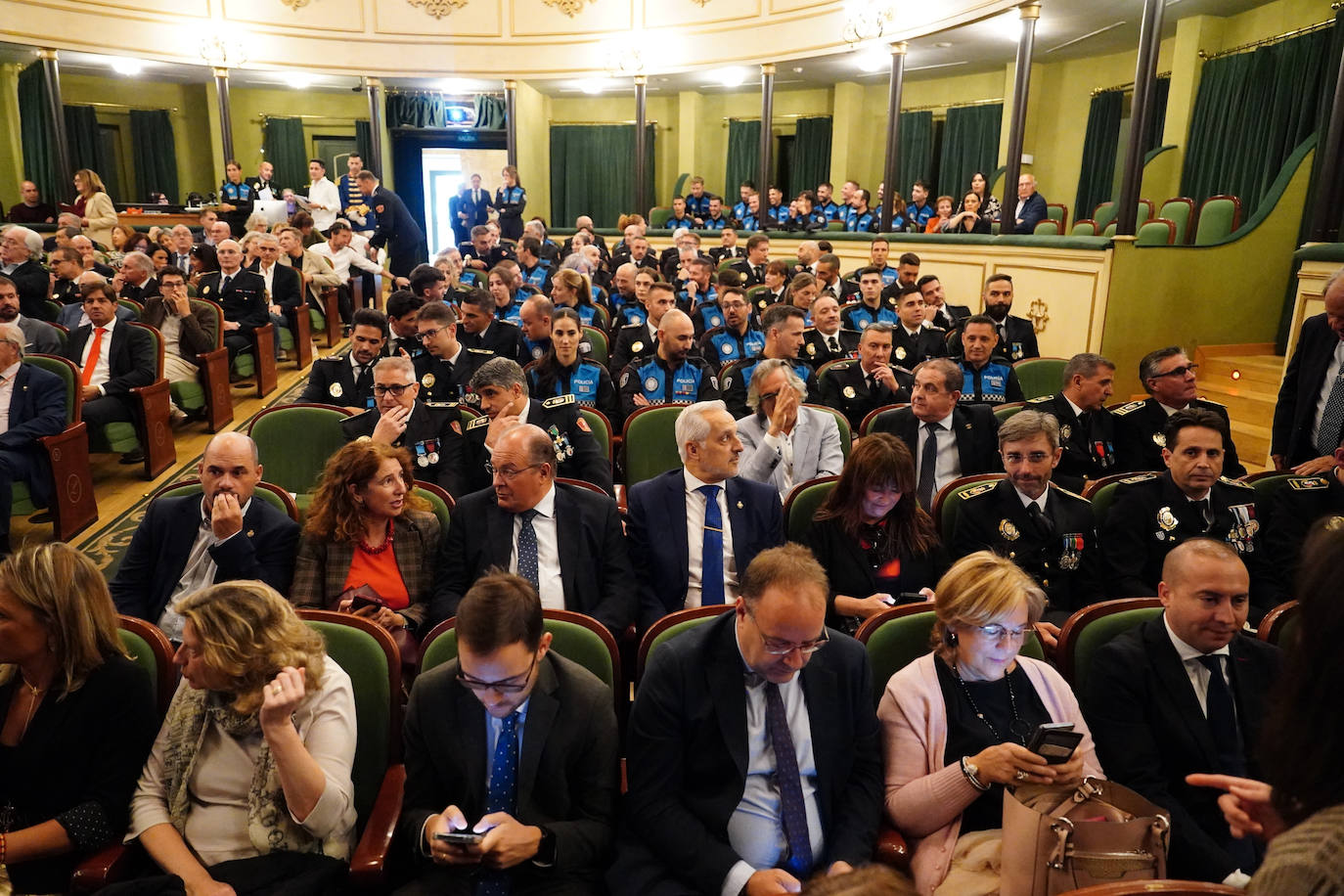 Homenaje a los que velan por la paz y el orden de la ciudad