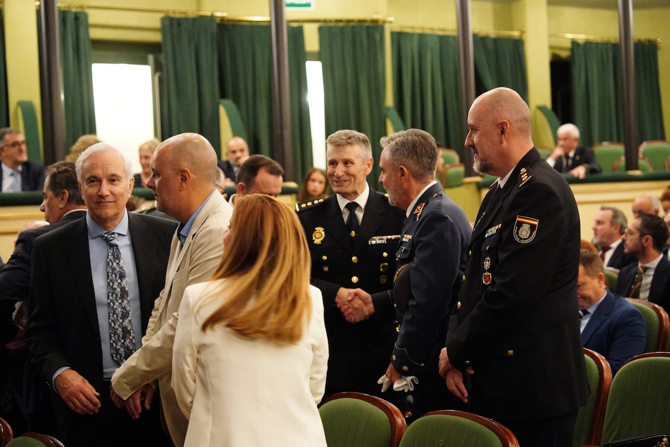 Homenaje a los que velan por la paz y el orden de la ciudad