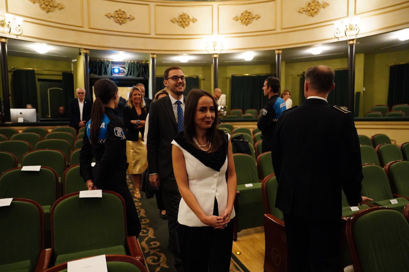 Homenaje a los que velan por la paz y el orden de la ciudad