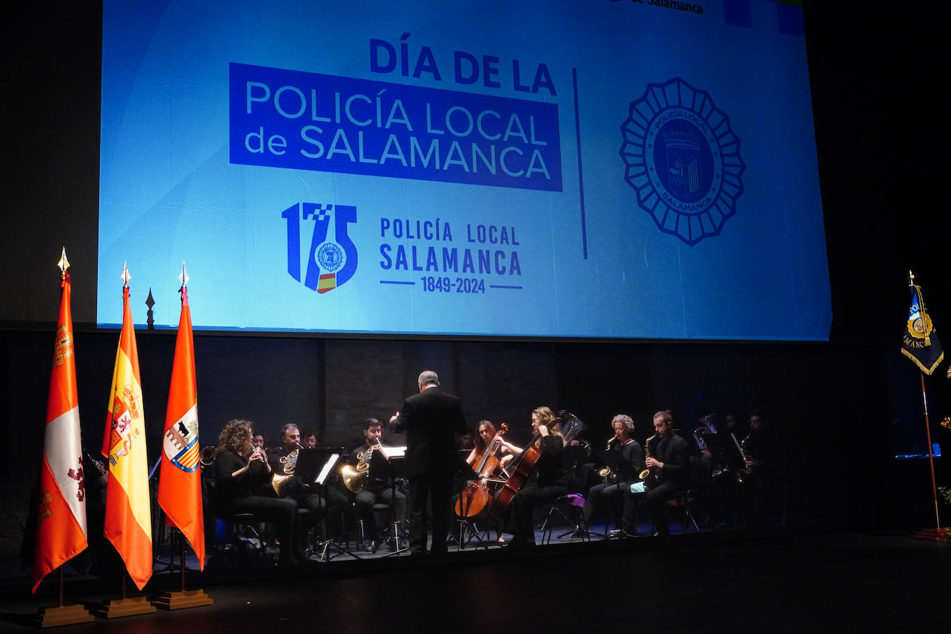 Homenaje a los que velan por la paz y el orden de la ciudad