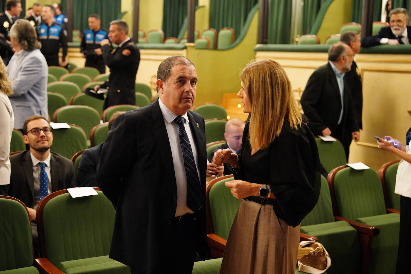 Homenaje a los que velan por la paz y el orden de la ciudad