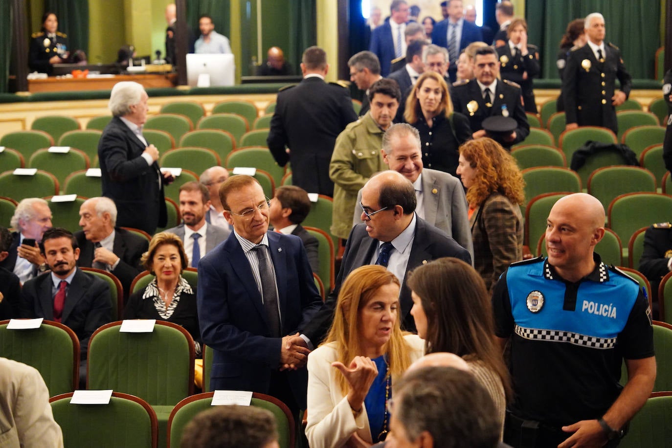 Homenaje a los que velan por la paz y el orden de la ciudad
