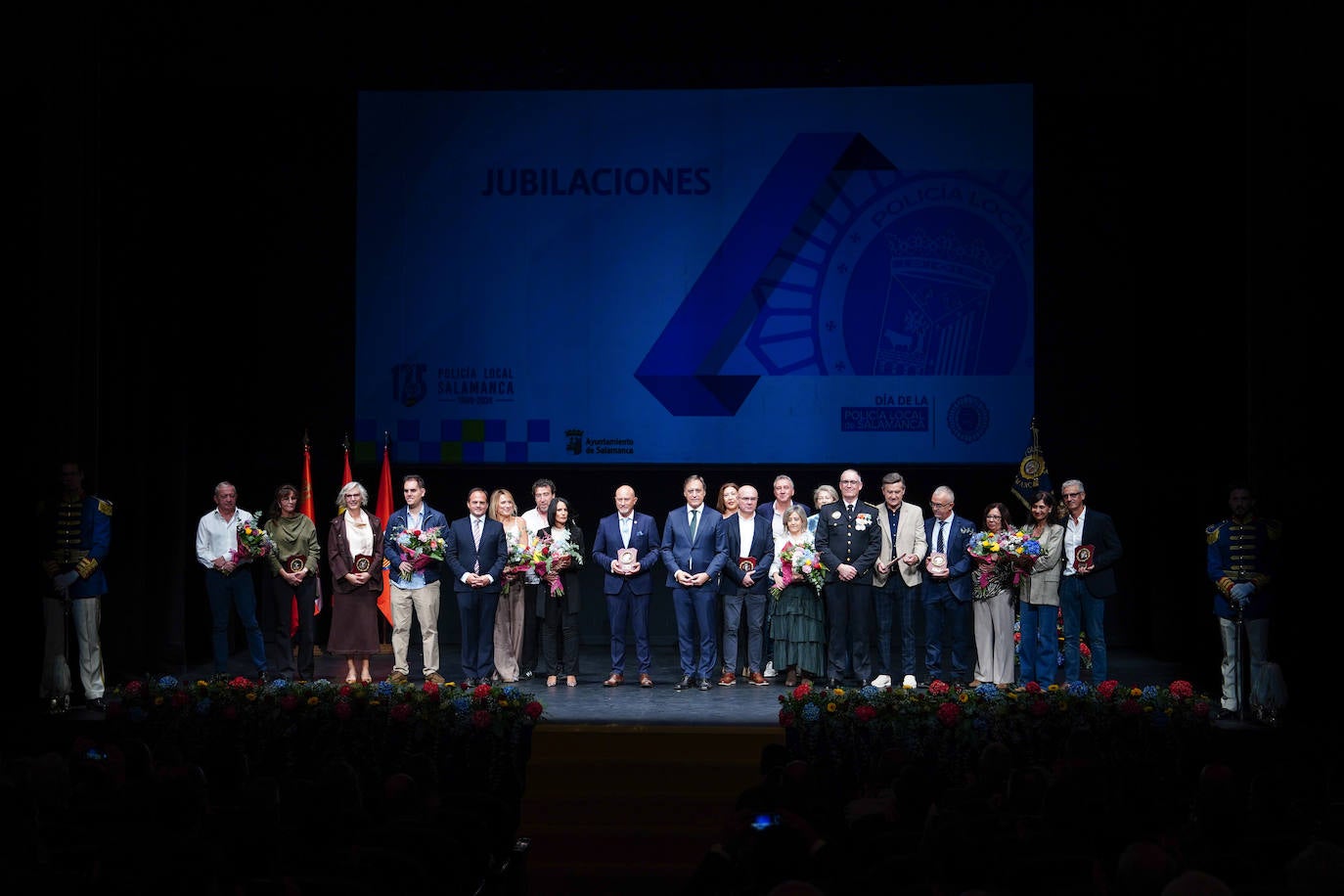 Homenaje a los que velan por la paz y el orden de la ciudad
