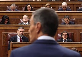 El presidente de VOX, Santiago Abascal, interviene durante una sesión de control al Gobierno en el Congreso de los Diputados, a 17 de septiembre de 2025.