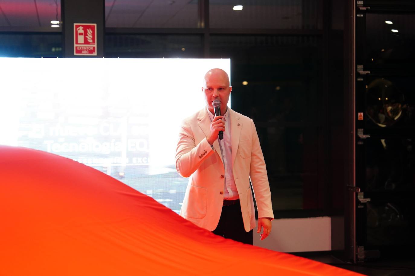 Adarsa presenta el nuevo CLA 250 Plus, su nuevo modelo 100% eléctrico