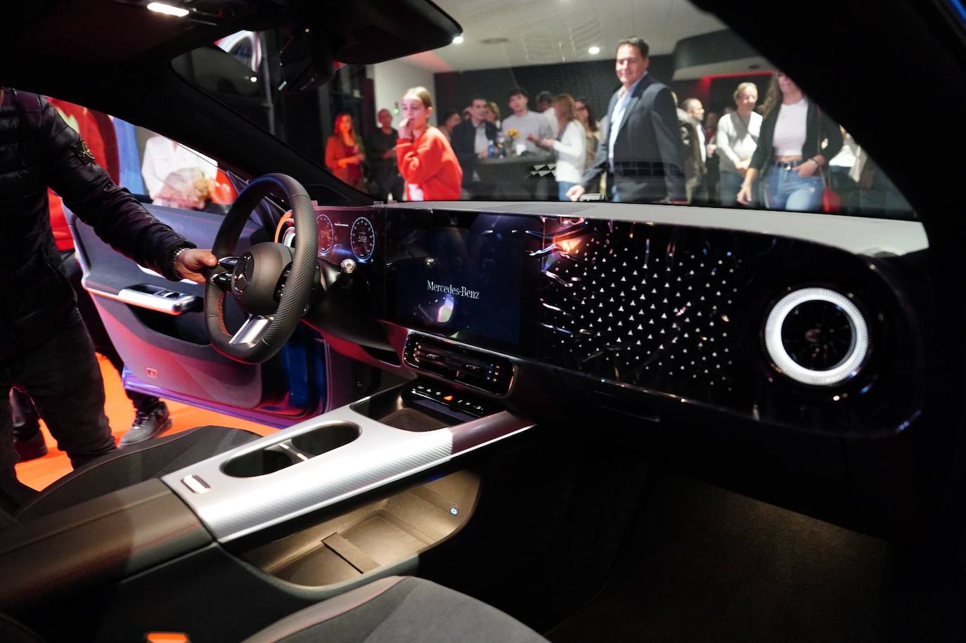 Adarsa presenta el nuevo CLA 250 Plus, su nuevo modelo 100% eléctrico