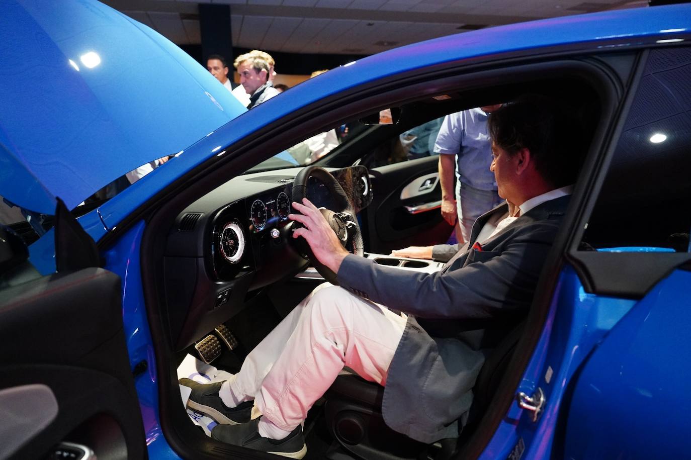 Adarsa presenta el nuevo CLA 250 Plus, su nuevo modelo 100% eléctrico