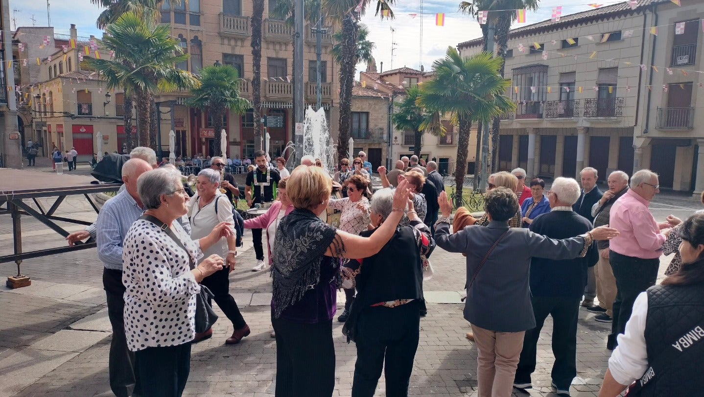 Alba de Tormes rinde tributo a sus mayores durante las fiestas de Santa Teresa