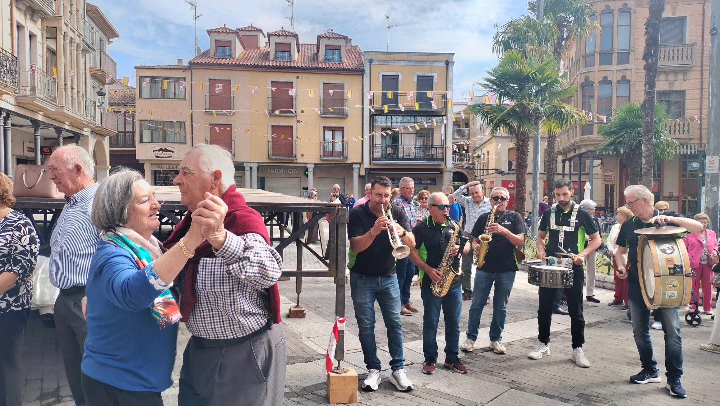 Alba de Tormes rinde tributo a sus mayores durante las fiestas de Santa Teresa