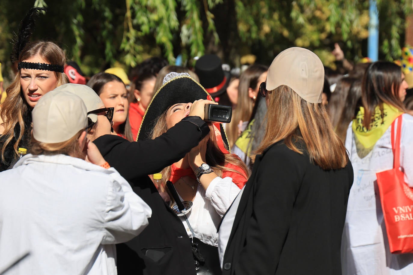 Así viven los estudiantes de Medicina sus fiestas en honor a San Lucas