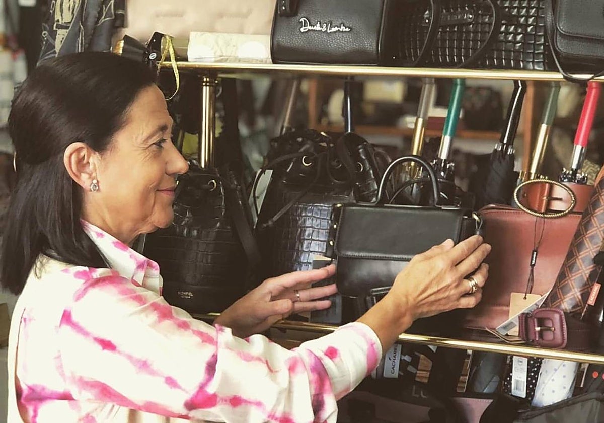 Argelina Sánchez Castaño, en la zapatería.