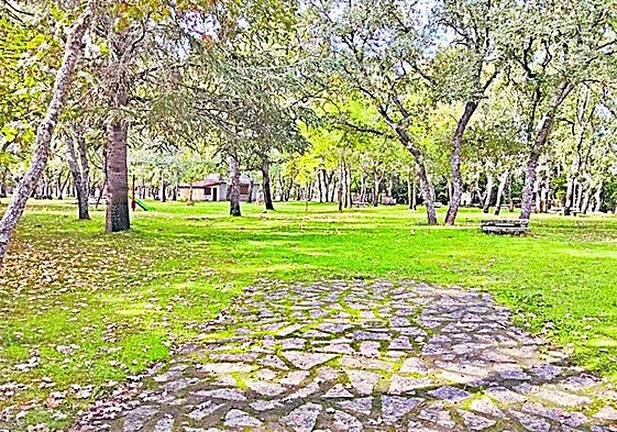 Núcleo recreativo de la dehesa, con instalaciones muy completas.