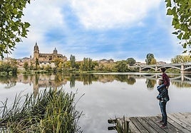 Espectaculares vistas desde la margen izquierda del río Tormes sobre la zona de las catedrales.