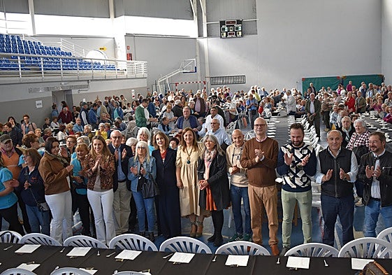 Inauguración oficial de la quinta edición del Día Provincial del Mayor en el frontón cubierto de Santa Marta de Tormes con las autoridades.