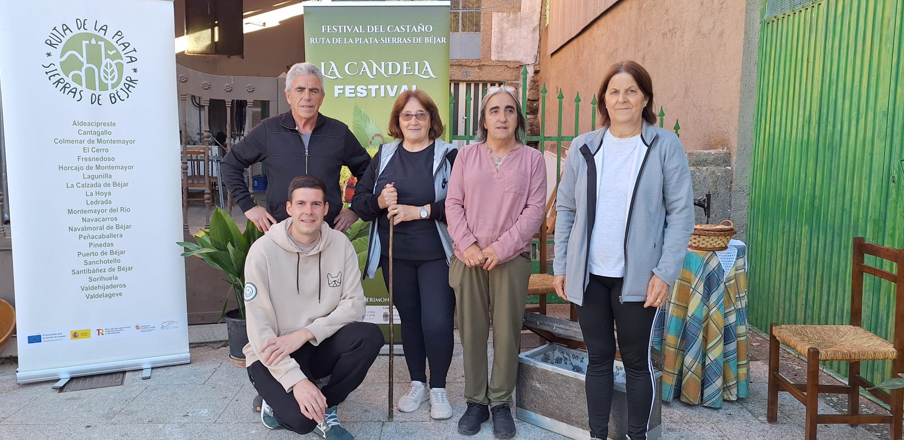 Fresnedoso decora las calles con útiles tradicionales y recorre su entorno natural