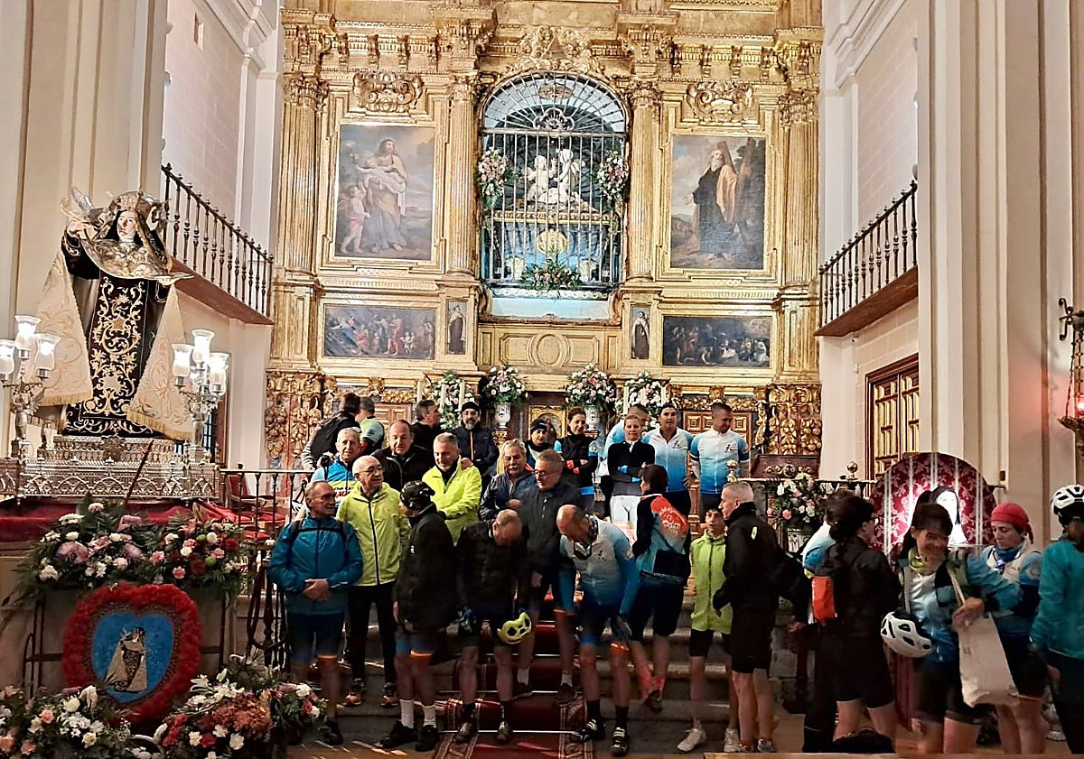 Imagen principal - El Ejército de Tierra peregrina en bicicleta por la ruta teresiana &#039;De la cuna al sepulcro&#039;