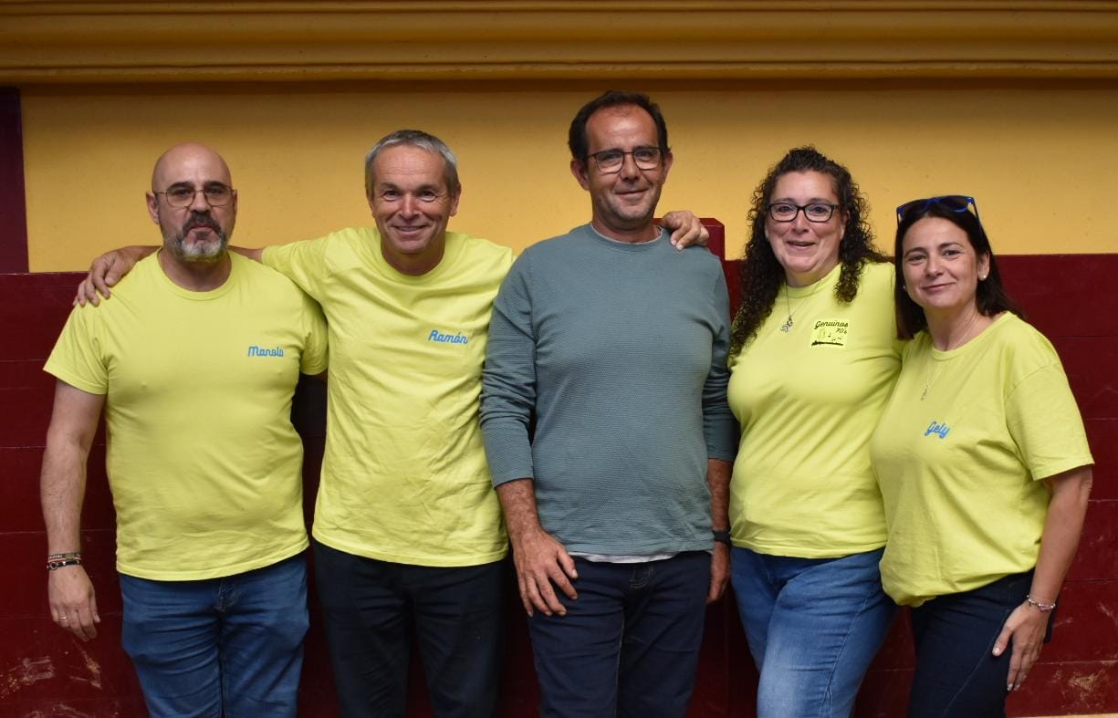 Alegría, fiesta y ambiente sin fin por las calles de Alba de Tormes con el Día de las Peñas