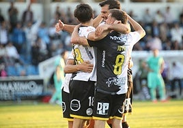 Los jugadores de Unionistas, celebrando un gol en la presente temporada.