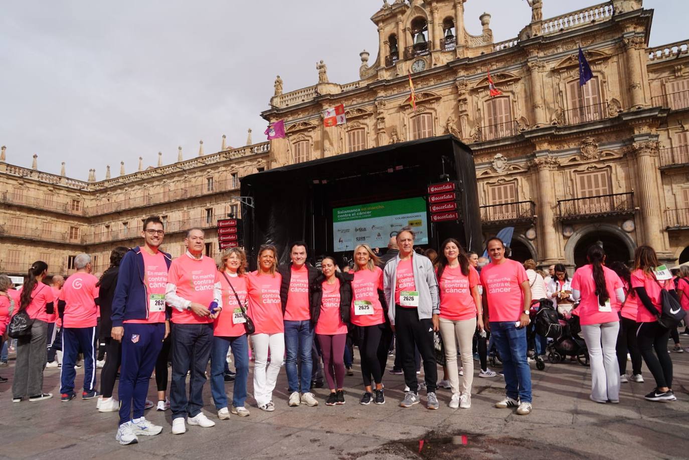 Salamanca &#039;se tiñe&#039; de rosa por el cáncer