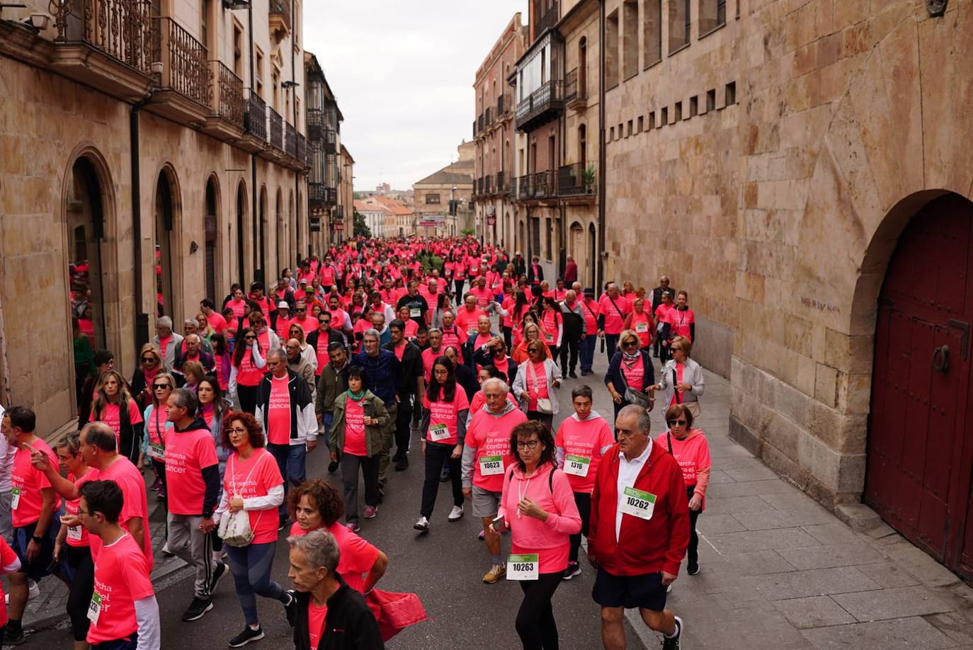 Salamanca &#039;se tiñe&#039; de rosa por el cáncer