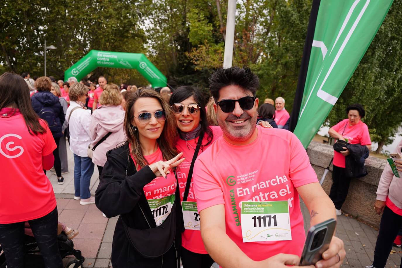 Salamanca &#039;se tiñe&#039; de rosa por el cáncer