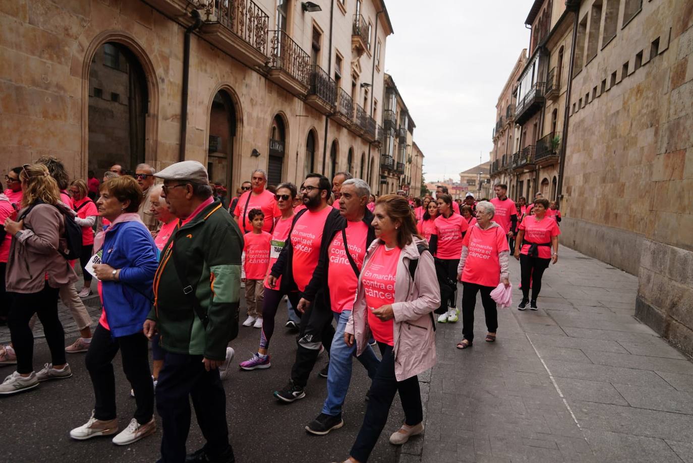Salamanca &#039;se tiñe&#039; de rosa por el cáncer