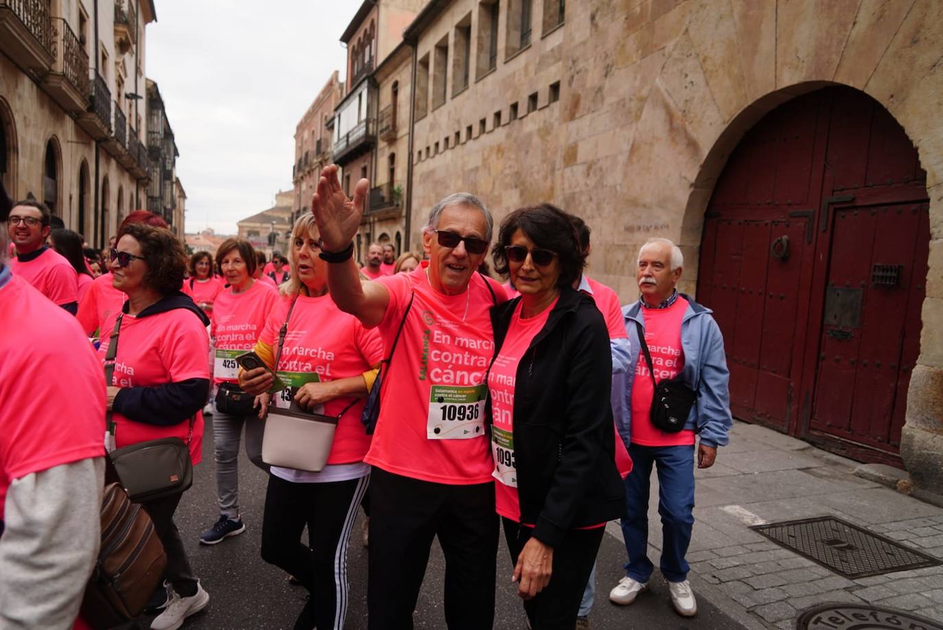 Salamanca &#039;se tiñe&#039; de rosa por el cáncer