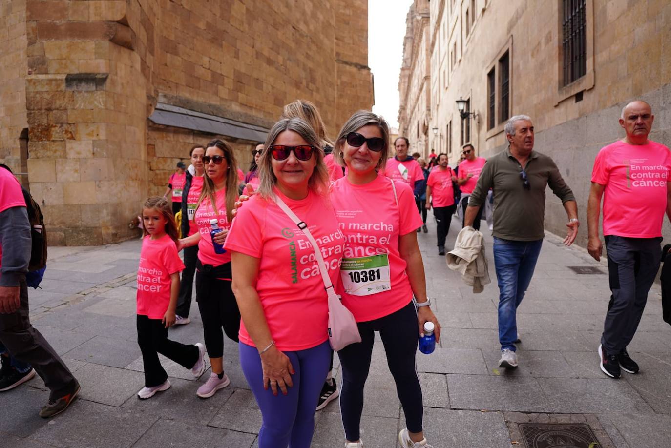 Salamanca &#039;se tiñe&#039; de rosa por el cáncer