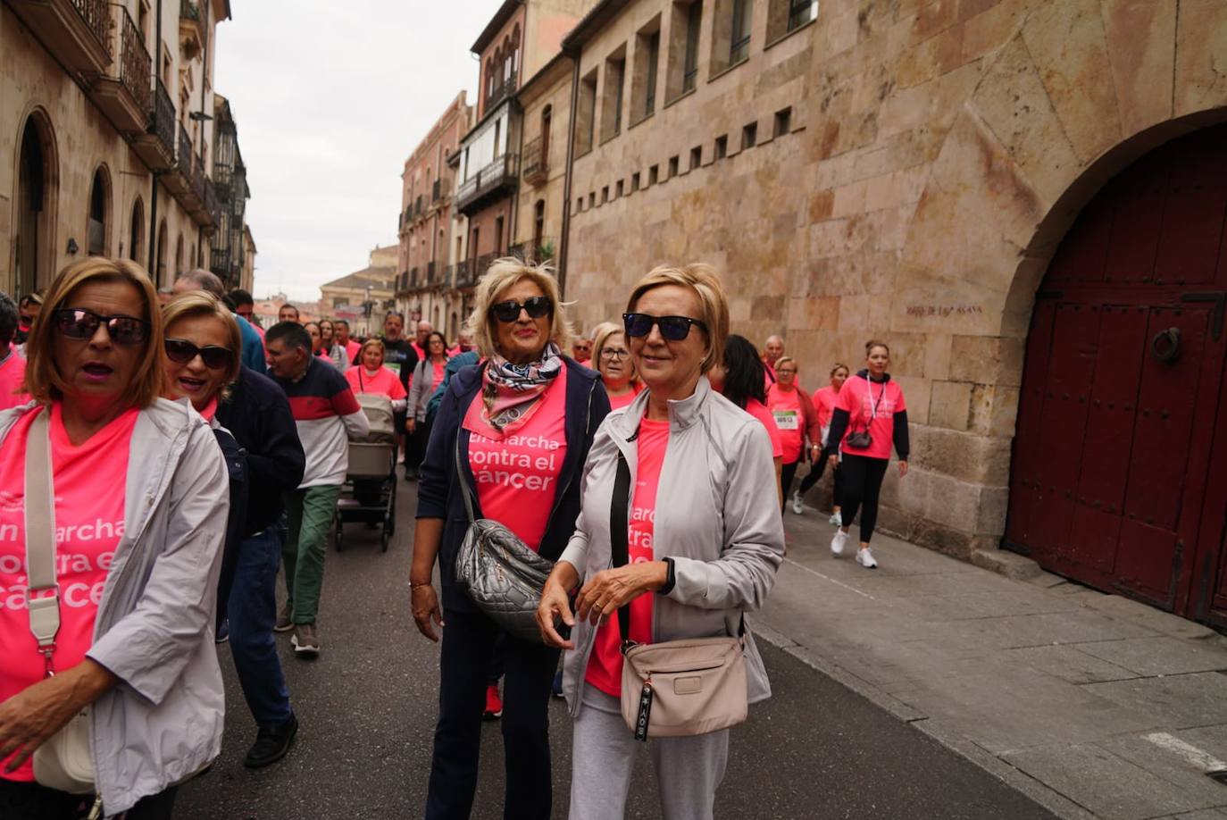 Salamanca &#039;se tiñe&#039; de rosa por el cáncer