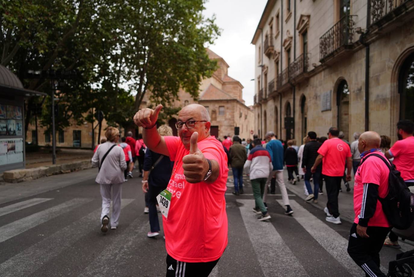 Salamanca &#039;se tiñe&#039; de rosa por el cáncer