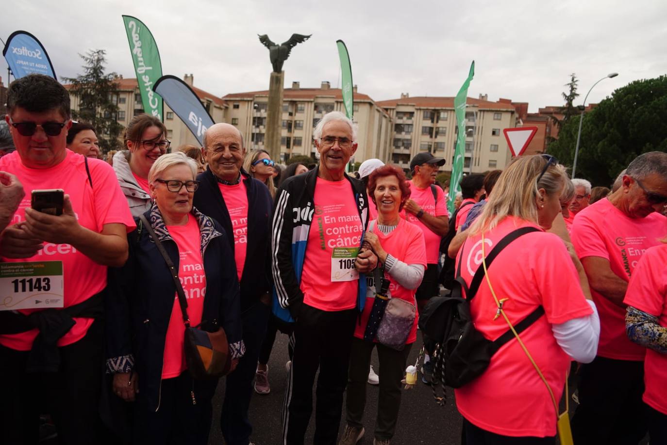 Salamanca &#039;se tiñe&#039; de rosa por el cáncer