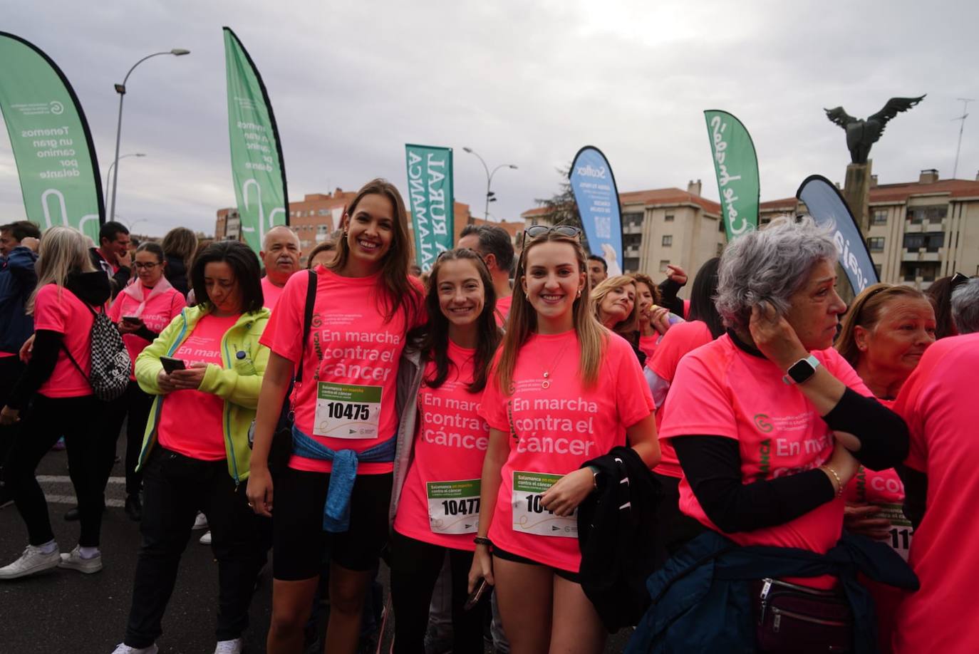 Salamanca &#039;se tiñe&#039; de rosa por el cáncer